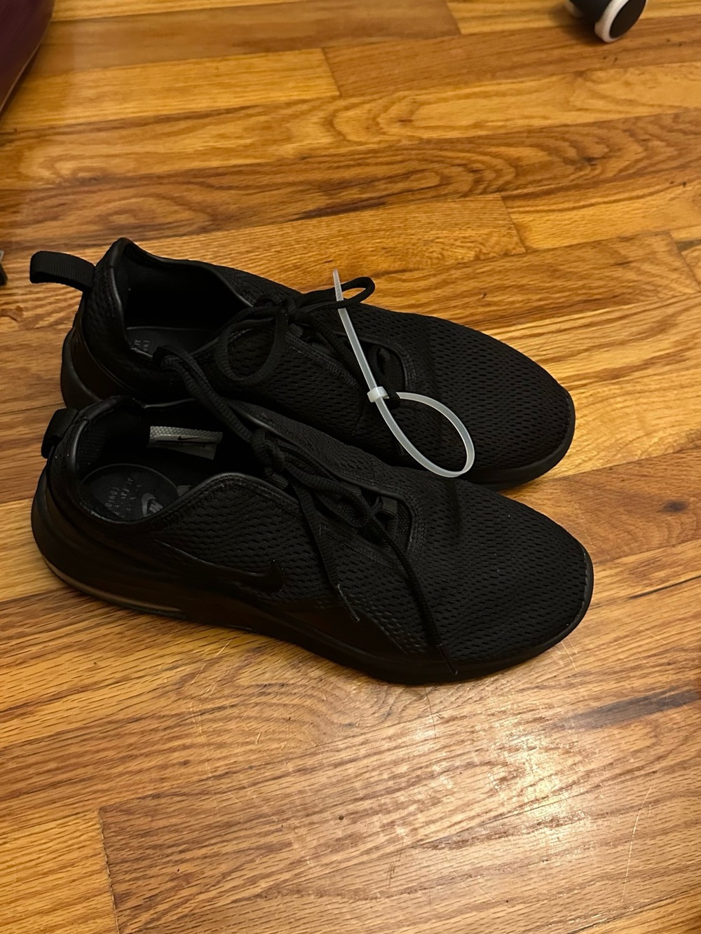 Nike Men’s Black Mesh Casual Sneakers